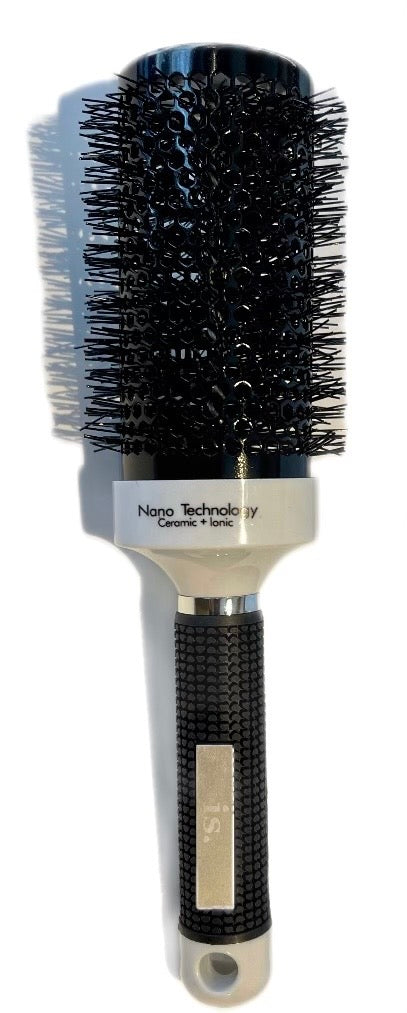 is. Salon Round Brush